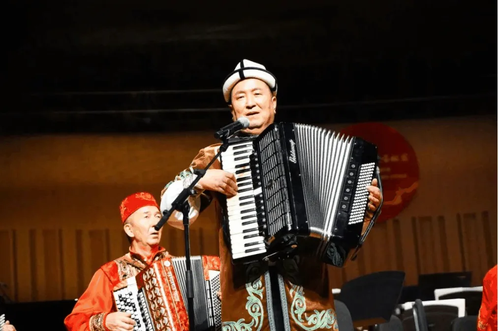 西安新高教职业高中 受邀参加西安市统战系统庆祝中相关图片