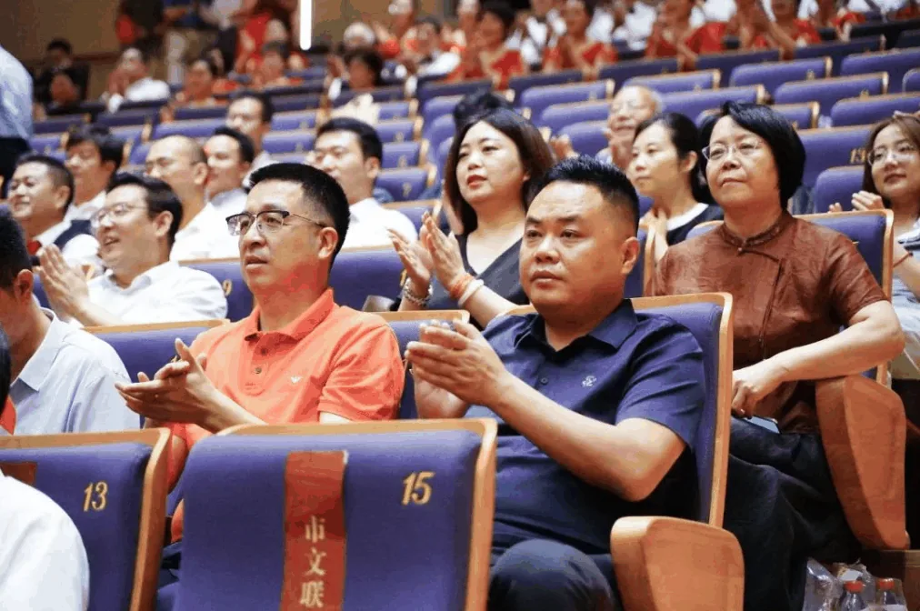 西安新高教职业高中 受邀参加西安市统战系统庆祝中相关图片