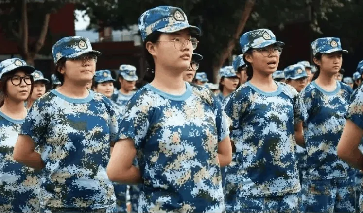 青春意志铸军魂 心向国防展雄风 西安启航职业高级相关图片