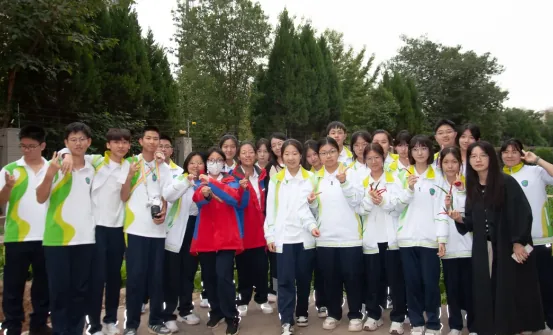西安中学国际部开展种植园劳动实践教育相关图片