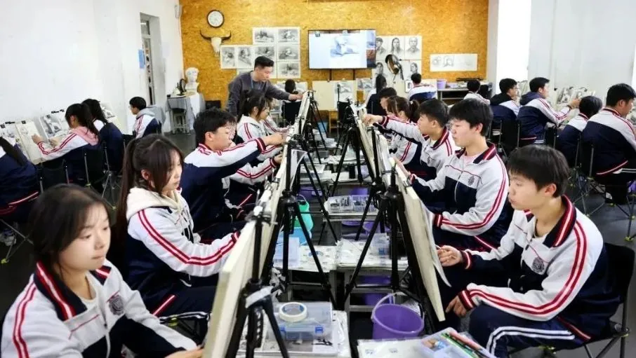 美院对口升学,参加高考“艺”途径 西安经开职业学相关图片