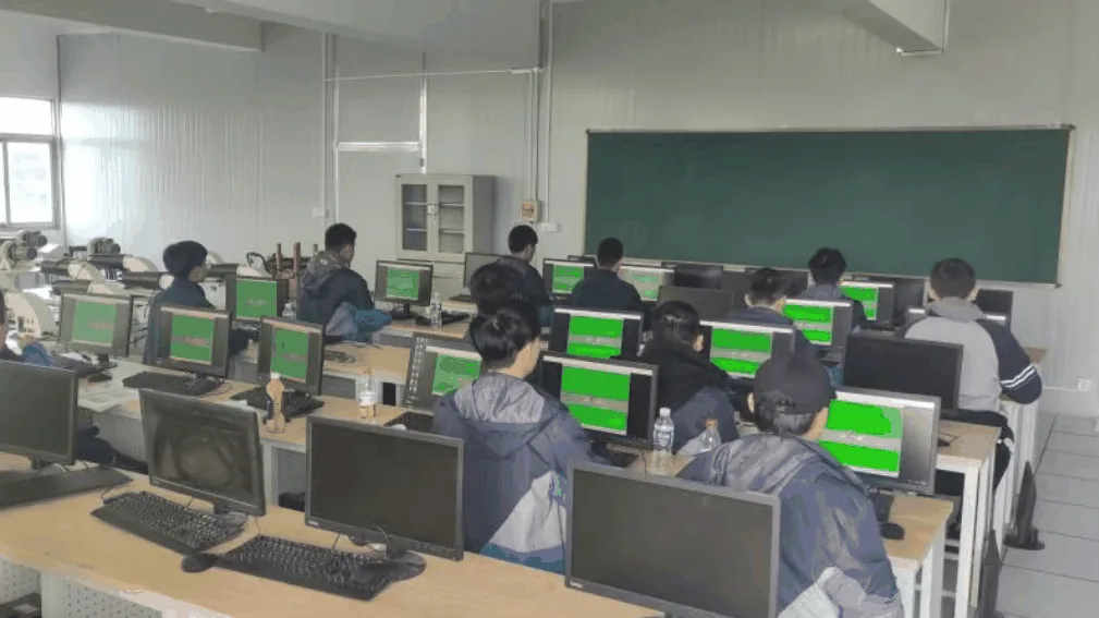 急！无人机人才缺口100万！2025年西安中考无相关图片