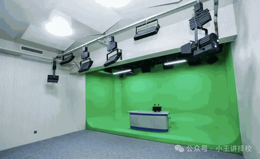 2025年西安东方职业高级中学招生简章相关图片
