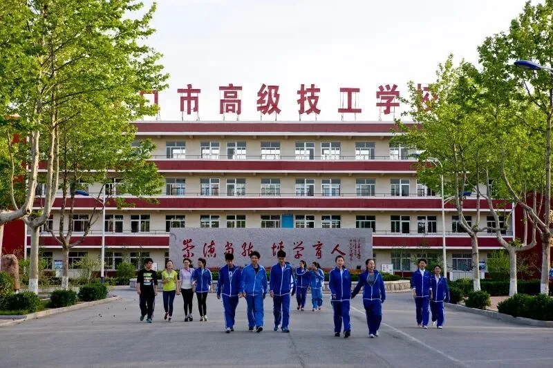 男娃学技术的好去处!公办铁路技校,农村户口免学费,毕业进铁路系统,稳!