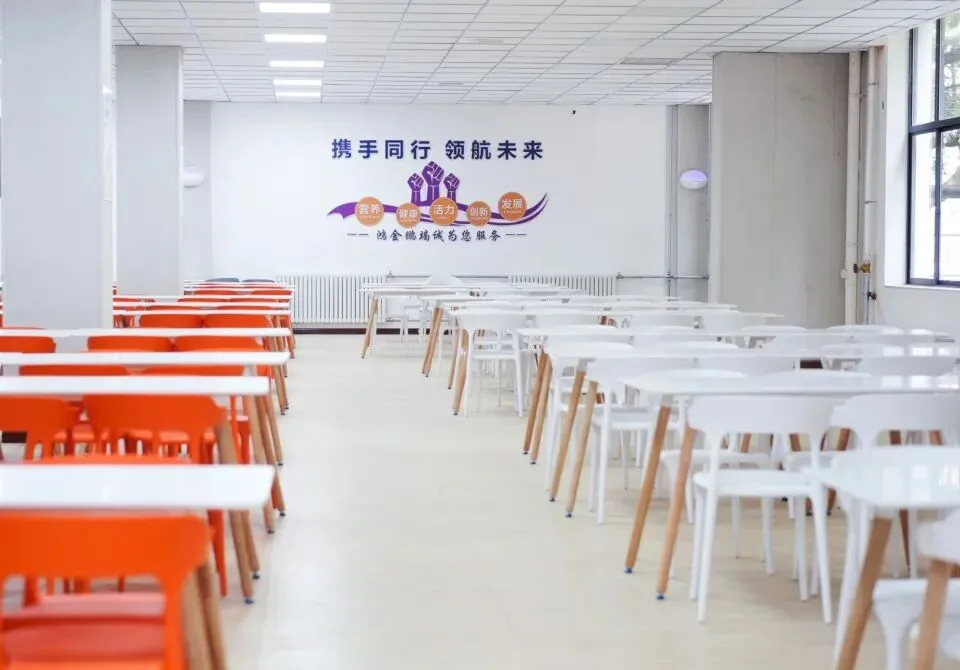 城六区费用最亲民的综合高中班!一学期加住宿不足6000元,全封闭无手机,三种班型直通本科