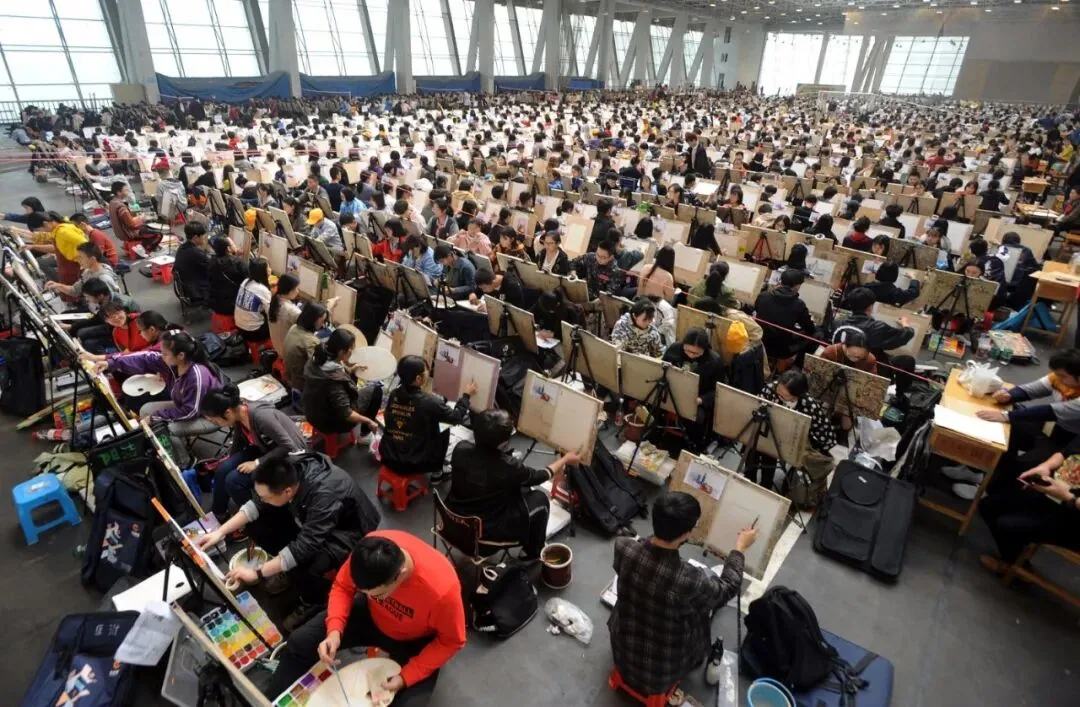 陕西省美术类专业统考考场考生作画实景