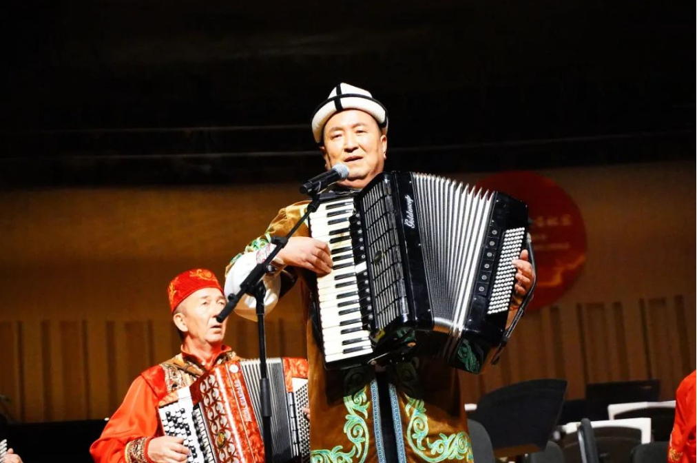 西安新高教职业高中——受邀参加西安市统战系统庆祝中华人民共和国成立75周年合唱展演